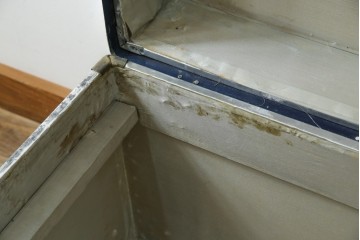 和製ビンテージ　お部屋のアクセントになるジュラルミン船トランク(ジュラルミントランク、舟トランク、アルミトランク、収納、ディスプレイ、ヴィンテージ)(R-084545)