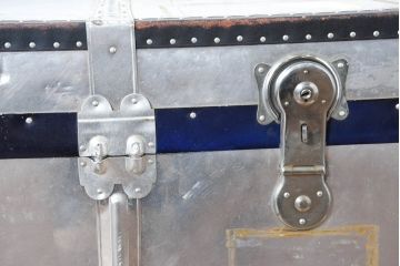 和製ビンテージ　お部屋のアクセントになるジュラルミン船トランク(ジュラルミントランク、舟トランク、アルミトランク、収納、ディスプレイ、ヴィンテージ)(R-084546)