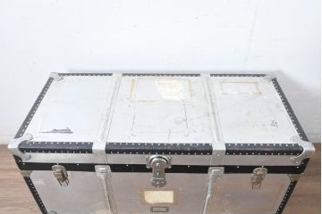 和製ビンテージ　お部屋のアクセントになるジュラルミン船トランク(ジュラルミントランク、アルミトランク、収納、ディスプレイ、ヴィンテージ)(R-084547)