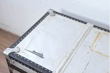 和製ビンテージ　お部屋のアクセントになるジュラルミン船トランク(ジュラルミントランク、アルミトランク、収納、ディスプレイ、ヴィンテージ)(R-084547)