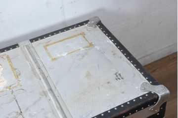 和製ビンテージ　お部屋のアクセントになるジュラルミン船トランク(ジュラルミントランク、アルミトランク、収納、ディスプレイ、ヴィンテージ)(R-084547)