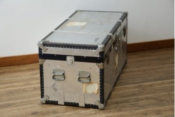 和製ビンテージ　お部屋のアクセントになるジュラルミン船トランク　(R-084547)