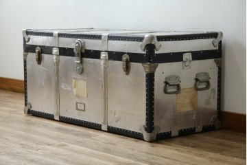 和製ビンテージ　お部屋のアクセントになるジュラルミン船トランク　(R-084547)