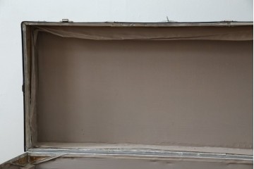 和製ビンテージ　お部屋のアクセントになるジュラルミン船トランク　(R-084547)