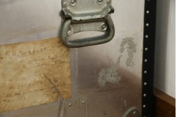 和製ビンテージ　お部屋のアクセントになるジュラルミン船トランク　(R-084547)