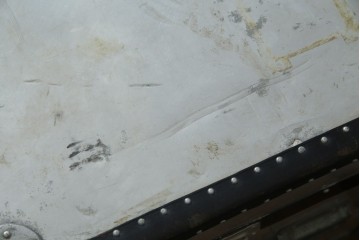 和製ビンテージ　お部屋のアクセントになるジュラルミン船トランク　(R-084547)