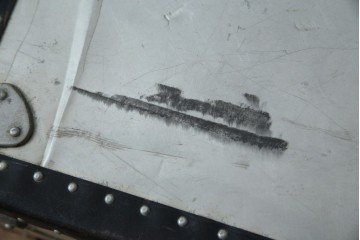 和製ビンテージ　お部屋のアクセントになるジュラルミン船トランク　(R-084547)