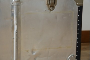 和製ビンテージ　お部屋のアクセントになるジュラルミン船トランク　(R-084547)