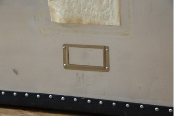 和製ビンテージ　お部屋のアクセントになるジュラルミン船トランク　(R-084547)