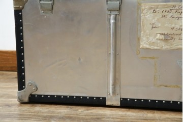 和製ビンテージ　お部屋のアクセントになるジュラルミン船トランク　(R-084547)