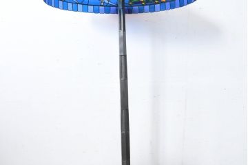 中古　希少!!　作家物!!　ステンドグラス芸術家　伊藤誠二　大作!!重厚な銅のポールと繊細なガラスの融合が生み出す光と影の表情が堪能できるフロアスタンド(アートランプ、フロア照明、スタンドライト)(定価約120万円)(R-084548)
