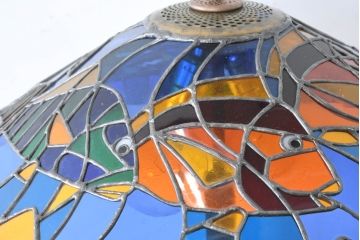 中古　希少!!　作家物!!　ステンドグラス芸術家　伊藤誠二　大作!!重厚な銅のポールと繊細なガラスの融合が生み出す光と影の表情が堪能できるフロアスタンド(アートランプ、フロア照明、スタンドライト)(定価約120万円)(R-084548)