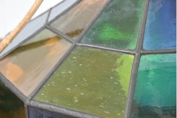 《引っ掛けシーリング式ペンダントライト加工費込み》　中古　希少!!　作家物!!　ステンドグラス芸術家　伊藤誠二　ステンドグラスのペンダントライト(天井照明、吊り下げ照明、シェード、電笠)(定価約14万円)(R-084549)