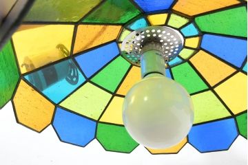 《引っ掛けシーリング式ペンダントライト加工費込み》　中古　希少!!　作家物!!　ステンドグラス芸術家　伊藤誠二　ステンドグラスのペンダントライト(天井照明、吊り下げ照明、シェード、電笠)(定価約14万円)(R-084549)