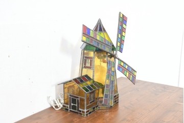 中古　希少!!　作家物!!　ステンドグラス芸術家　伊藤誠二　風車小屋モチーフのステンド卓上ランプ　定価約50万円　(R-084550)