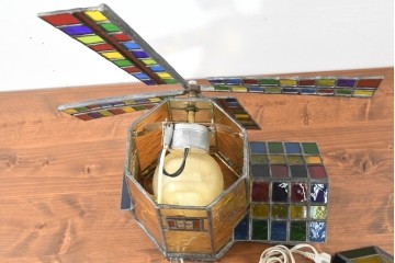 中古　希少!!　作家物!!　ステンドグラス芸術家　伊藤誠二　風車小屋モチーフのステンド卓上ランプ　定価約50万円　(R-084550)