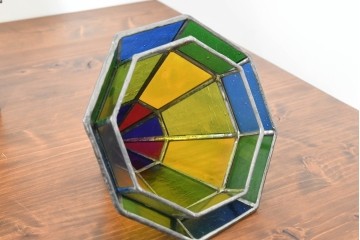 中古　希少!!　作家物!!　ステンドグラス芸術家　伊藤誠二　風車小屋モチーフのステンド卓上ランプ　定価約50万円　(R-084550)