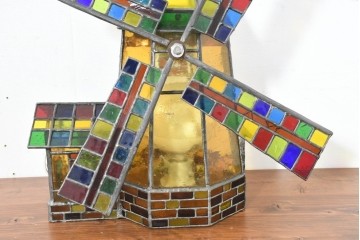 中古　希少!!　作家物!!　ステンドグラス芸術家　伊藤誠二　風車小屋モチーフのステンド卓上ランプ　定価約50万円　(R-084550)