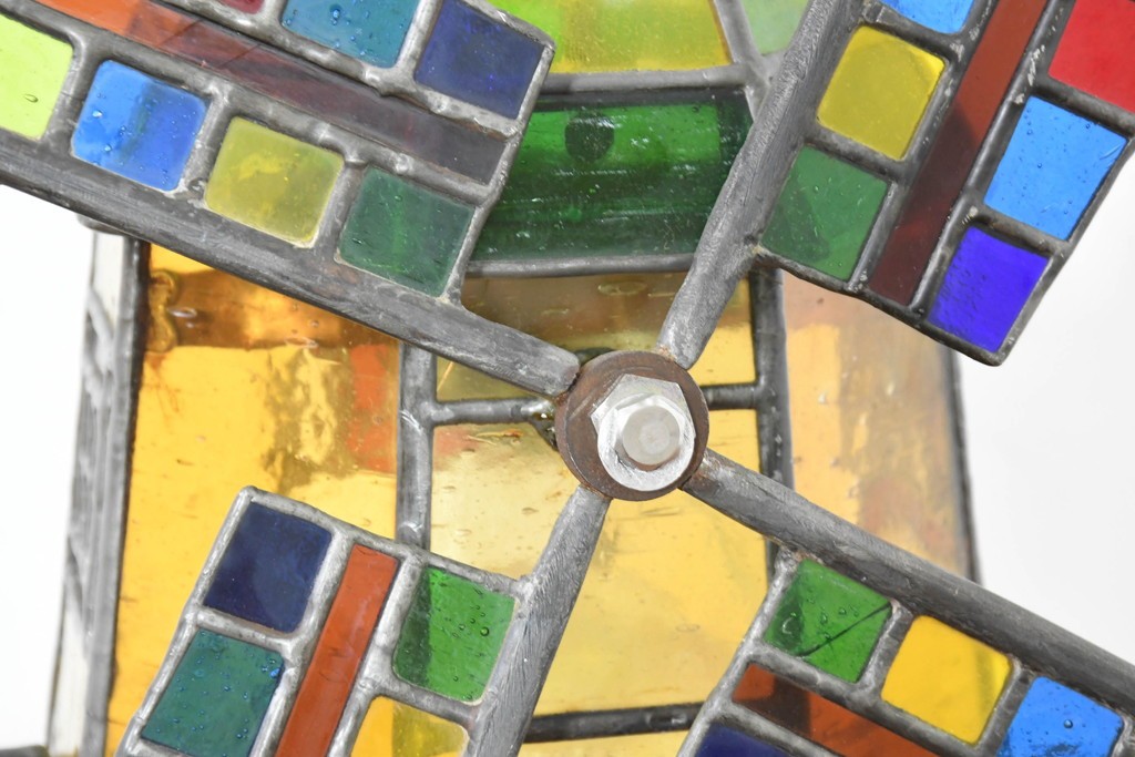 中古　希少!!　作家物!!　ステンドグラス芸術家　伊藤誠二　風車小屋モチーフのステンド卓上ランプ　定価約50万円　(R-084550)