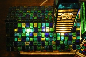 中古　希少!!　作家物!!　ステンドグラス芸術家　伊藤誠二　アートピースとして楽しめるカラフルな家のテーブルライト　定価約50万円　(R-084555)