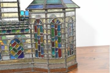 中古　希少!!　作家物!!　ステンドグラス芸術家　伊藤誠二　アートピースとして楽しめるカラフルな家の卓上照明(テーブルランプ、テーブルスタンド、卓上ランプ、ナイトスタンド、ガラスアート、オブジェ)(定価約50万円)(R-084555)