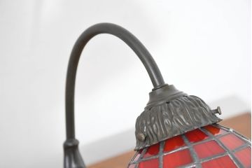 中古　希少!!　作家物!!　ステンドグラス芸術家　伊藤誠二　丁寧に作りこまれた花模様のデスクスタンド(テーブルランプ、テーブルスタンド、卓上照明、卓上ランプ、ナイトスタンド)(定価約17万円)(R-084556)