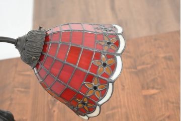 中古　希少!!　作家物!!　ステンドグラス芸術家　伊藤誠二　丁寧に作りこまれた花模様のデスクスタンド(テーブルランプ、テーブルスタンド、卓上照明、卓上ランプ、ナイトスタンド)(定価約17万円)(R-084556)