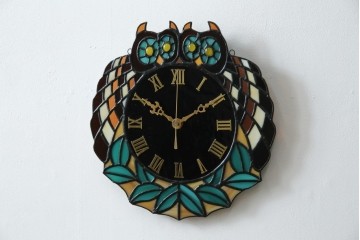 中古　希少!!　作家物!!　ステンドグラス芸術家　伊藤誠二　つがいの梟(フクロウ・ふくろう)　ステンドグラスの壁掛け時計(ウォールクロック)(定価約13万円)(R-084558)