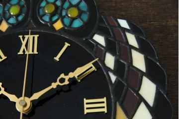 中古　希少!!　作家物!!　ステンドグラス芸術家　伊藤誠二　つがいの梟(フクロウ・ふくろう)　ステンドグラスの壁掛け時計(ウォールクロック)(定価約13万円)(R-084558)