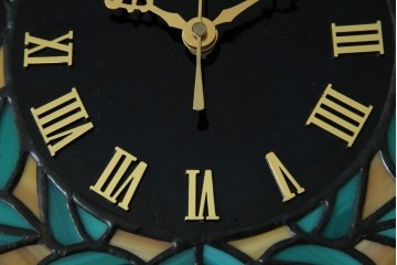 中古　希少!!　作家物!!　ステンドグラス芸術家　伊藤誠二　つがいの梟(フクロウ・ふくろう)　ステンドグラスの壁掛け時計(ウォールクロック)(定価約13万円)(R-084558)