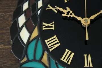 中古　希少!!　作家物!!　ステンドグラス芸術家　伊藤誠二　つがいの梟(フクロウ・ふくろう)　ステンドグラスの壁掛け時計(ウォールクロック)(定価約13万円)(R-084558)