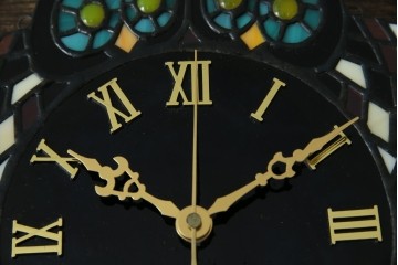 中古　希少!!　作家物!!　ステンドグラス芸術家　伊藤誠二　つがいの梟(フクロウ・ふくろう)　ステンドグラスの壁掛け時計(ウォールクロック)(定価約13万円)(R-084558)