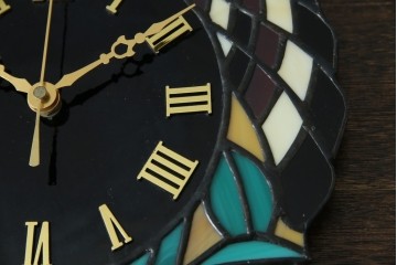 中古　希少!!　作家物!!　ステンドグラス芸術家　伊藤誠二　つがいの梟(フクロウ・ふくろう)　ステンドグラスの壁掛け時計(ウォールクロック)(定価約13万円)(R-084558)