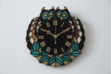 中古　希少!!　作家物!!　ステンドグラス芸術家　伊藤誠二　つがいの梟(フクロウ・ふくろう)　ステンドグラスの壁掛け時計(ウォールクロック)(定価約13万円)(R-084558)