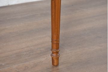中古　美品　DREXEL HERITAGE(ドレクセルヘリテイジ)　Et Cetera(エトセトラ)コレクション　優美なシルエットが目を引く小振りサイズのラウンドテーブル(ダイニングテーブル、丸テーブル、コーヒーテーブル、カフェテーブル)(R-084559)