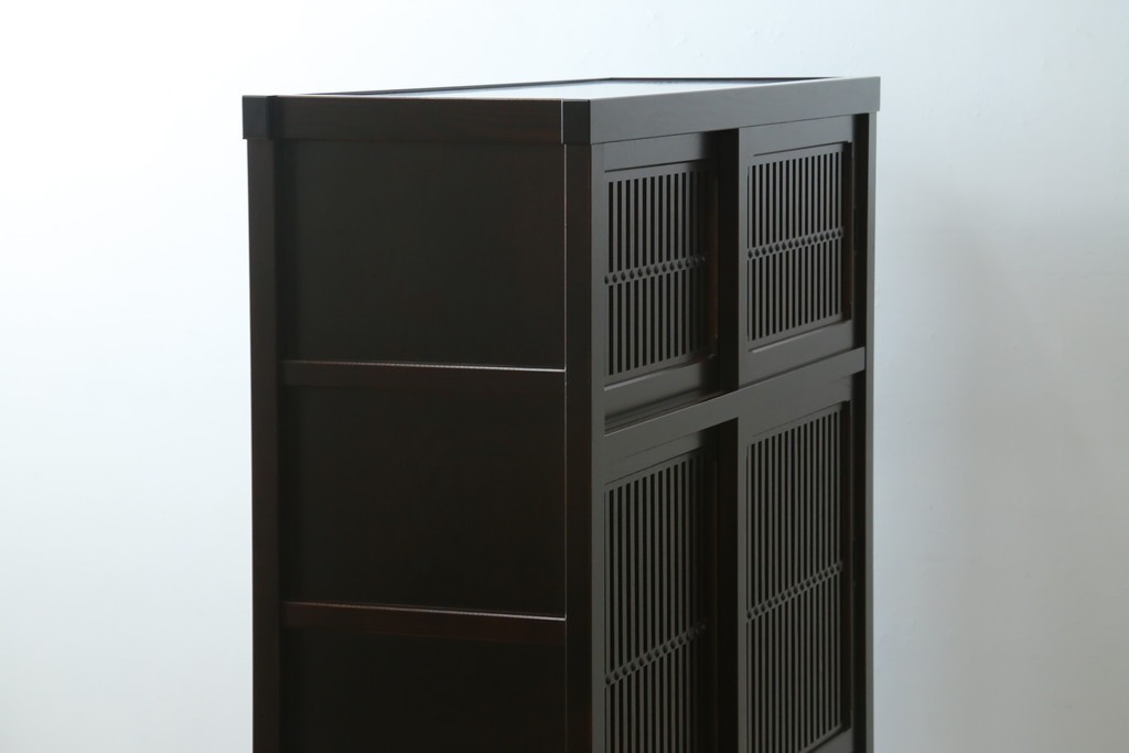 中古　美品!!　栗材　和モダン空間を彩る格子デザインの水屋箪笥　(R-084560)