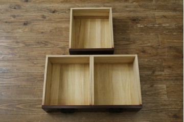 中古　美品!!　栗材　和モダン空間を彩る格子デザインの水屋箪笥　(R-084560)