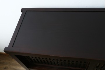 中古　美品!!　栗材　和モダン空間を彩る格子デザインの水屋箪笥　(R-084560)