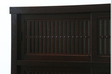 中古　美品!!　栗材　和モダン空間を彩る格子デザインの水屋箪笥　(R-084560)