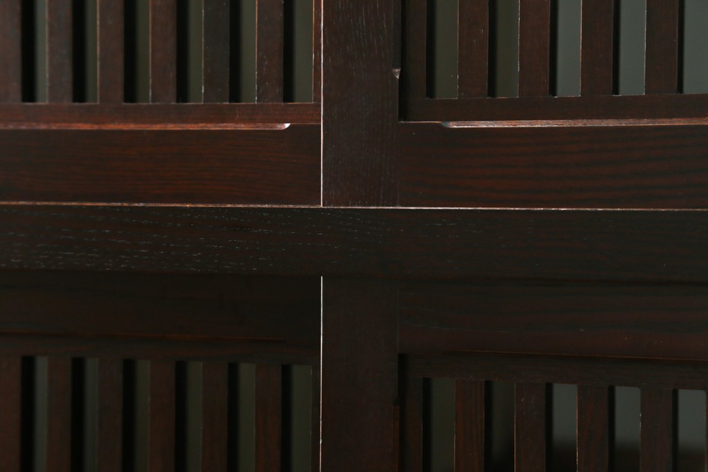 中古　美品!!　栗材　和モダン空間を彩る格子デザインの水屋箪笥　(R-084560)