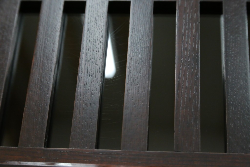 中古　美品!!　栗材　和モダン空間を彩る格子デザインの水屋箪笥　(R-084560)