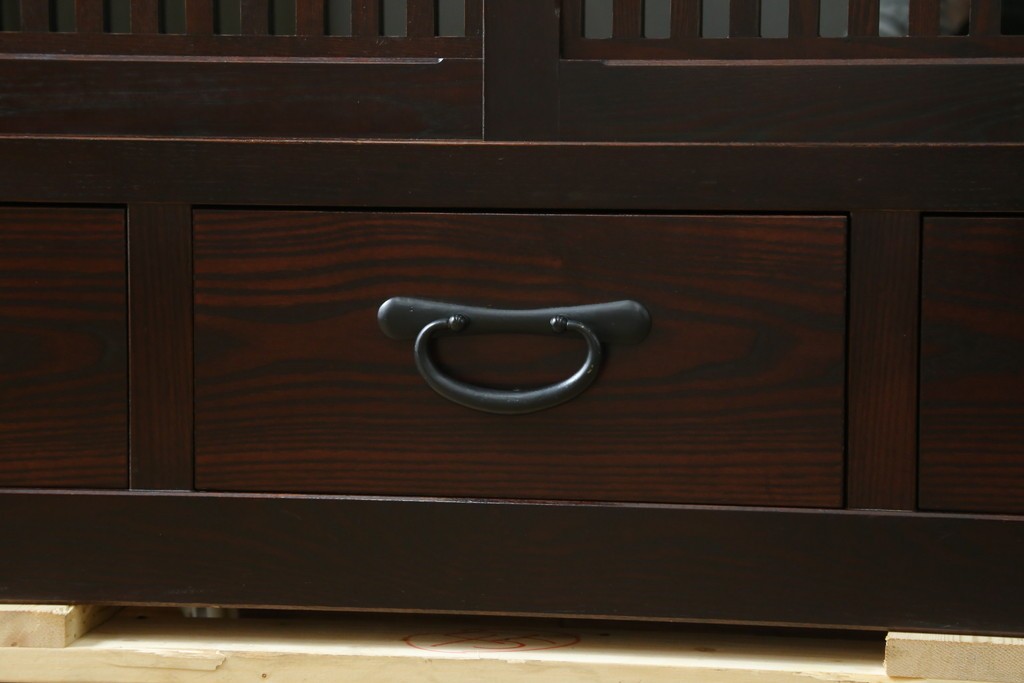 中古　美品!!　栗材　和モダン空間を彩る格子デザインの水屋箪笥　(R-084560)