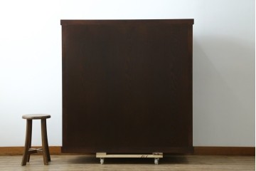 中古　美品!!　栗材　和モダン空間を彩る格子デザインの水屋箪笥　(R-084560)