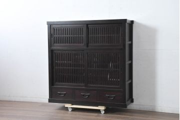 中古　美品!!　栗材　和モダン空間を彩る格子デザインの水屋箪笥(食器棚、戸棚、収納棚、キャビネット)(R-084560)