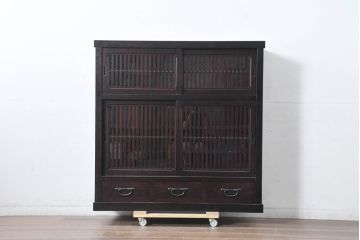 中古　美品!!　栗材　和モダン空間を彩る格子デザインの水屋箪笥(食器棚、戸棚、収納棚、キャビネット)(R-084560)