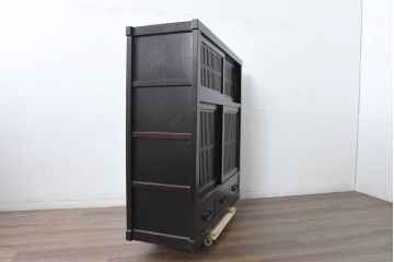 中古　美品!!　栗材　和モダン空間を彩る格子デザインの水屋箪笥(食器棚、戸棚、収納棚、キャビネット)(R-084560)