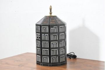 中古　希少!!　作家物!!　ステンドグラス芸術家　伊藤誠二　アートピースとして楽しめるステンドグラスの卓上照明(テーブルランプ、テーブルスタンド、卓上ランプ、ナイトスタンド、ガラスアート、オブジェ)(定価約38万円)(R-084561)