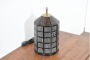 中古　希少!!　作家物!!　ステンドグラス芸術家　伊藤誠二　アートピースとして楽しめるステンドグラスの卓上照明(テーブルランプ、テーブルスタンド、卓上ランプ、ナイトスタンド、ガラスアート、オブジェ)(定価約38万円)(R-084561)