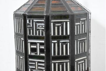 中古　希少!!　作家物!!　ステンドグラス芸術家　伊藤誠二　アートピースとして楽しめるステンドグラスの卓上照明(テーブルランプ、テーブルスタンド、卓上ランプ、ナイトスタンド、ガラスアート、オブジェ)(定価約38万円)(R-084561)