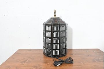 中古　希少!!　作家物!!　ステンドグラス芸術家　伊藤誠二　アートピースとして楽しめるステンドグラスの卓上照明(テーブルランプ、テーブルスタンド、卓上ランプ、ナイトスタンド、ガラスアート、オブジェ)(定価約38万円)(R-084561)